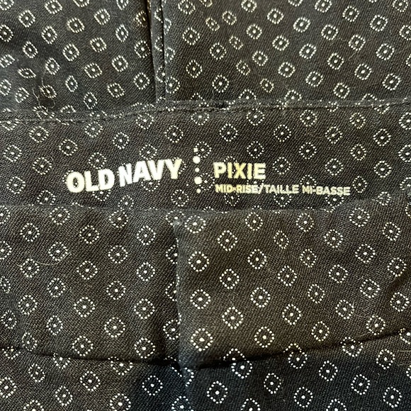 Old Navy Pixie Mid-Rise Black/White Tapered Leg, Size 2 EXCELLENT C… - Picture 3 of 4